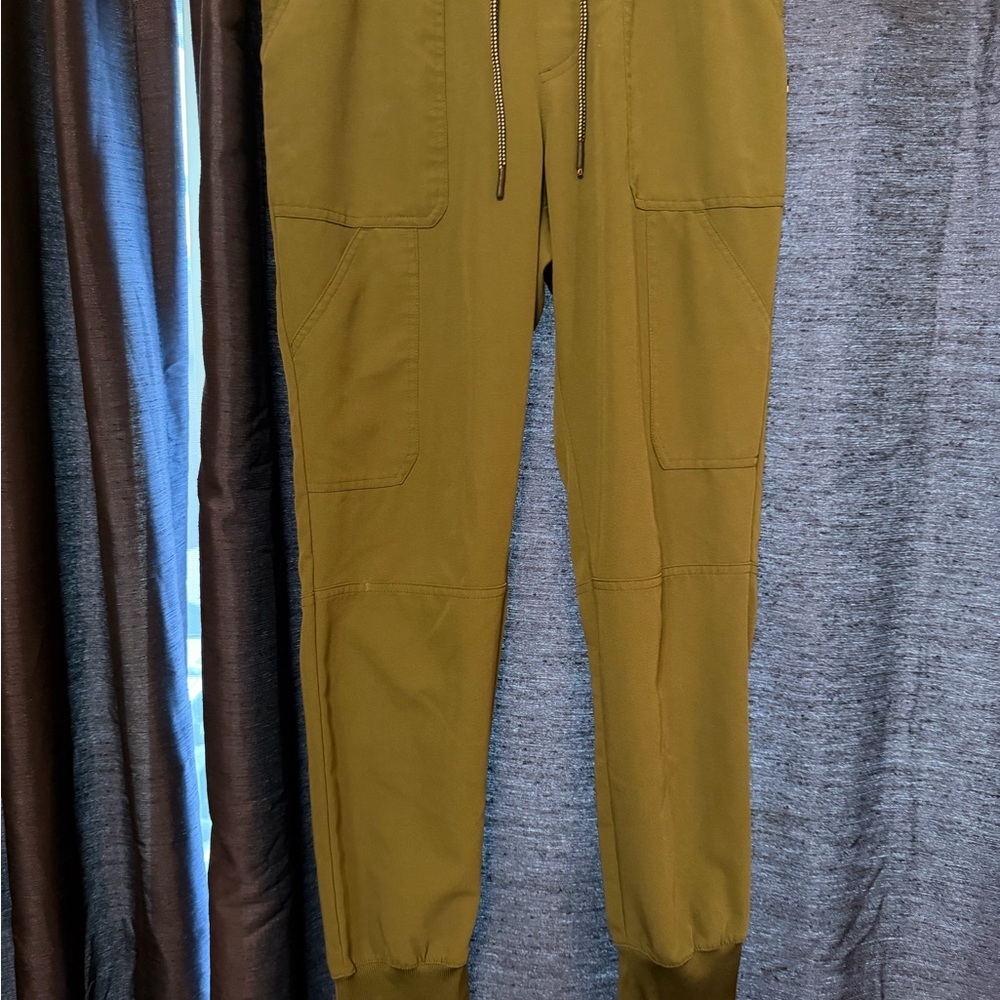 NWOT beyond scrubs bottoms‎